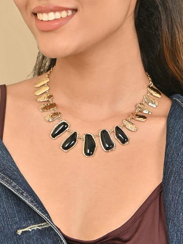 Necklace with black and gold stones worn by a person. ToniQ jewellery is skin safe, nickel free, cadmium free, hypoallergenic, and lab tested for your comfort and trust.
