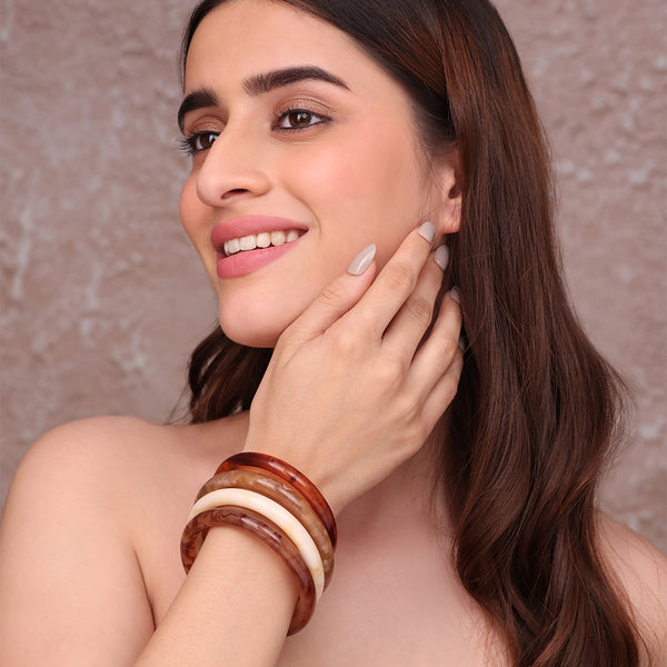 Set of 4 Resin Stackable Bangles in Brown and Neutral Tones (2.6)