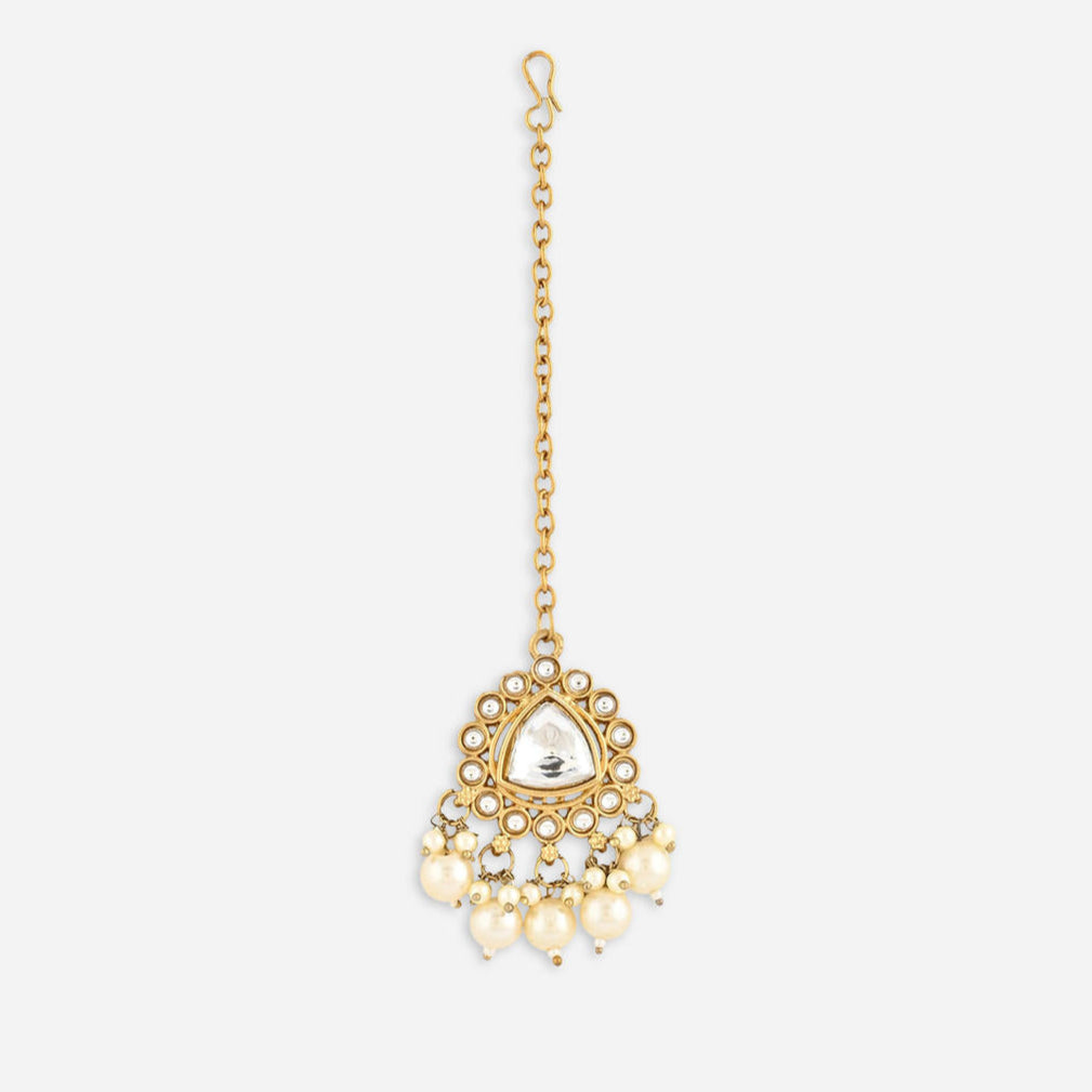 white pearl and kundan-studded bridal maang tikka set