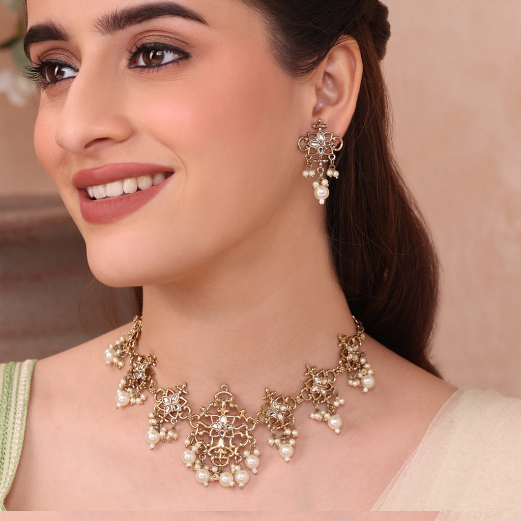 Traditional Gold-Tone Floral Choker Necklace and Dangle Earrings Set