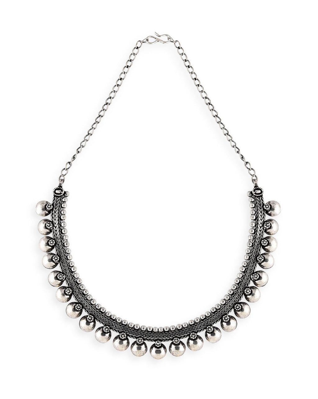 fida's silver choker necklace with a chain design on a white background